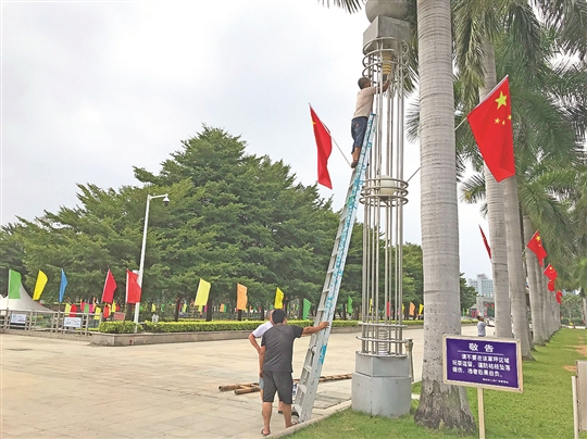 【网络中国节·中秋】市人民广场改造灯饰迎双节