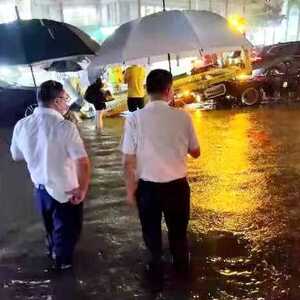 赴“汤”蹈水防御强降雨 全力守护城市安全