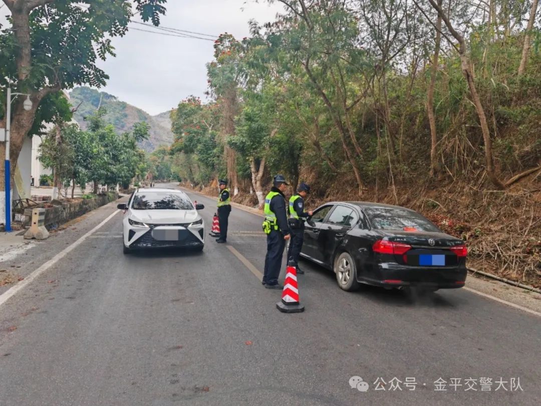 金平交警:初二探亲忙 平安我守护